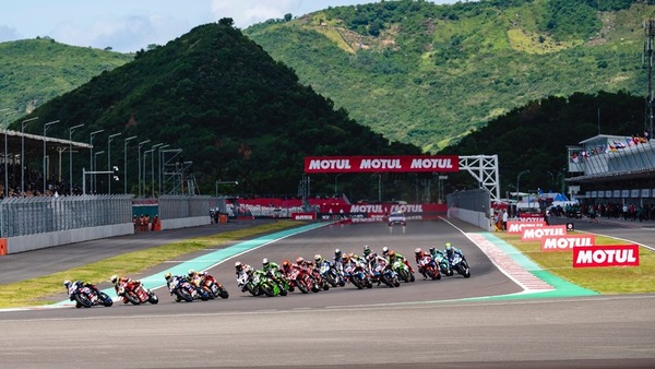 SBK, Mandalika: Toprak opportunista, Rinaldi mastica amaro | Le pagelle