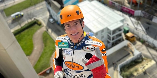 James Toseland cuore d'oro: si butta da un palazzo per beneficenza