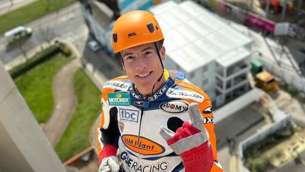 James Toseland cuore d'oro: si butta da un palazzo per beneficenza