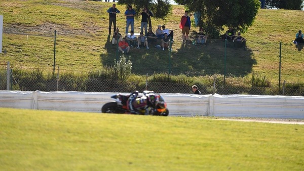 MotoGP: compaiono gli air fence in curva 10, ma Portimao resta pericolosa