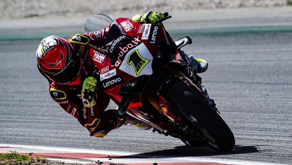 Test Barcellona SBK: Bautista cade, ma resta al top a metà giornata