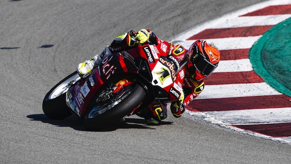 SBK, test Barcellona: caduta e primato per Bautista, Rinaldi 4°