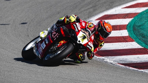 SBK, test Barcellona: caduta e primato per Bautista, Rinaldi 4°
