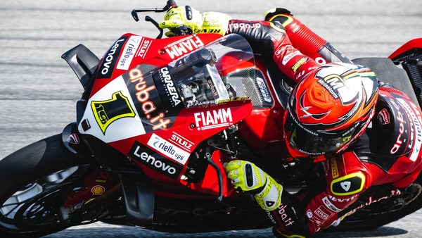 SBK Assen: Bautista inizia alla grande e conquista la FP1, 4° Locatelli
