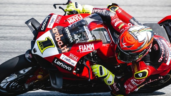 SBK Assen: Bautista inizia alla grande e conquista la FP1, 4° Locatelli