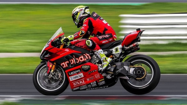 SBK, test Misano: Bautista da record prima della pioggia, sorprende Sykes