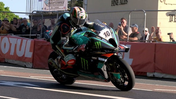 TT 2023, Day 2: Peter Hickman “stupefacente” tra le Superbike