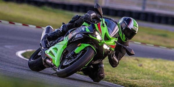 Nel 2024 torna la ZX-6R, nuova arma per Kawasaki nel WorldSSP