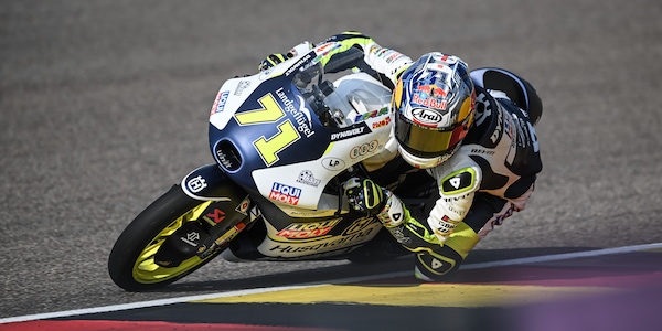 Moto3, pazzesco Sasaki da record e in pole al Sachsenring