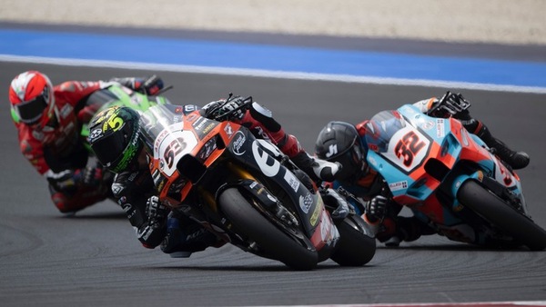 SBK, Kawasaki perde i pezzi: Puccetti, Orelac e Pedercini pensano al cambio di moto