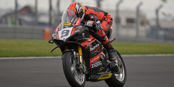 SBK Donington: primo podio per Petrucci, Bautista fa sua Gara 2