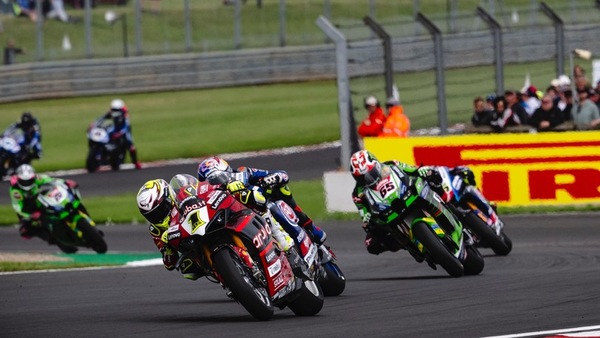 SBK, le pagelle di Donington: Bautista rompe l'incantesimo, Petrucci fa sul serio