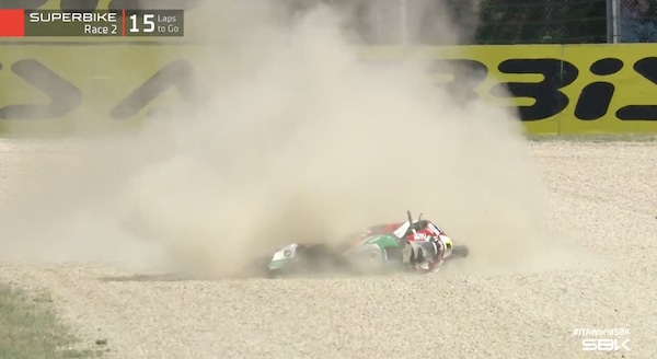 Clamoroso a Imola, Bautista a terra al via di Gara 2!