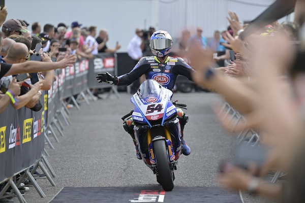 SBK Most: Razgatlioglu d’autorità vince in Superpole Race, Bautista 3° in rimonta