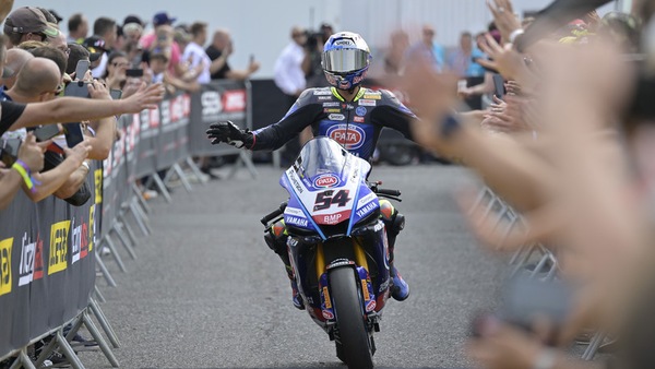 SBK Most: Razgatlioglu d’autorità vince in Superpole Race, Bautista 3° in rimonta