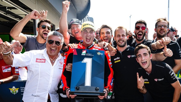 CIV, colpo di scena in SBK: Bernardi vince, Pirro cade e riapre tutto