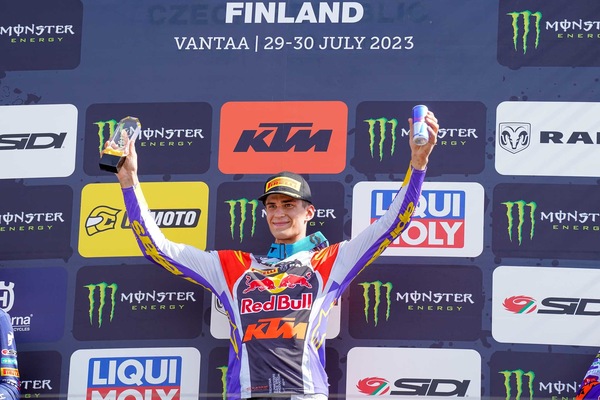 Finlandia: Adamo domina la MX2