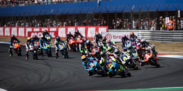 Moto3, la caccia a Holgado riprende a Silverstone