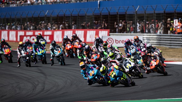 Moto3, la caccia a Holgado riprende a Silverstone