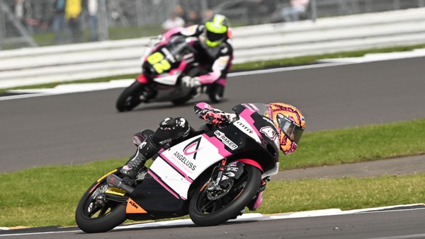 Moto3 prove libere 1: Ortolà più veloce di Masia per un soffio a Silverstone