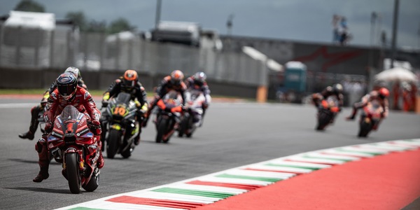La MotoGP pensa al futuro, come sarà la classe regina nel 2027?