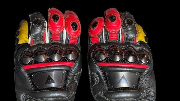 Bezzecchi sostiene AROP: ecco cosa sarà messo all'asta di  beneficenza