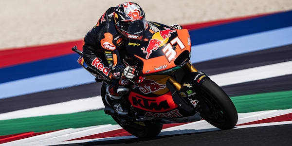 Moto2, Acosta lascia l’Europa provando la fuga mondiale