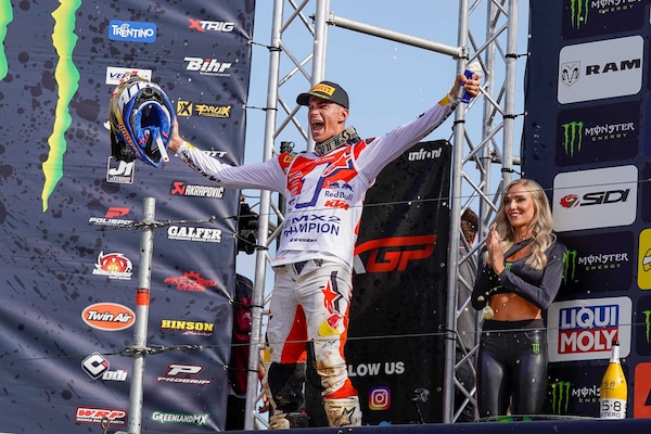 MX2: Andrea Adamo Campione del Mondo!