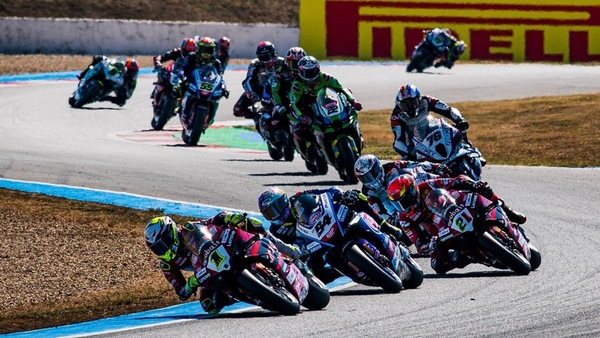 SBK Aragon: Razgatlioglu cerca l'impresa nella tana di Bautista