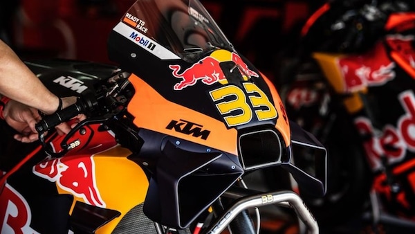 BMW in SBK come KTM in MotoGP: troppi fantini, poche selle