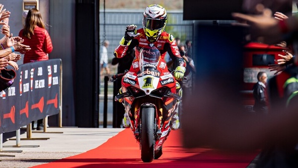 SBK, riscatto Bautista: regola i rivali nel finale e vince la SP Race