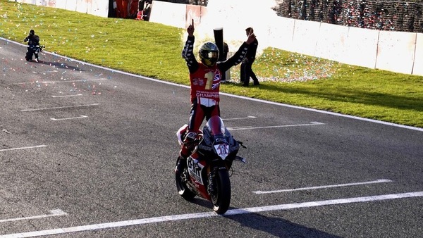 BSB, Brands Hatch: Tommy Bridewell campione per mezzo punto!