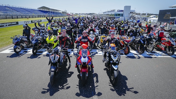 MotoGP: Marquez, Acosta e Kelso in moto con i fan a Phillip Island