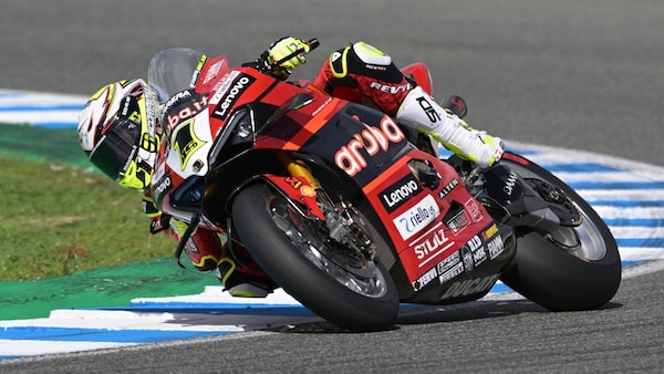 SBK, Bautista non è sazio: vittoria in Superpole Race, Bassani campione indipendente
