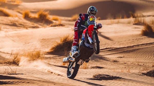 Dakar 2024: Honda svela la sua incredibile line up a sei punte