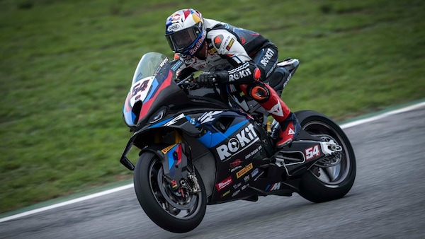 SBK, Razgatlioglu archivia il primo contatto con la BMW: "Mi sto godendo la moto"