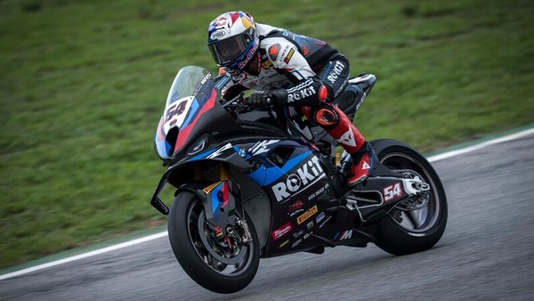 SBK, Razgatlioglu archivia il primo contatto con la BMW: "Mi sto godendo la moto"