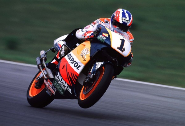 Il cannibale Doohan, il funambolo Schwantz e non solo: i 10 piloti più iconici degli anni '90