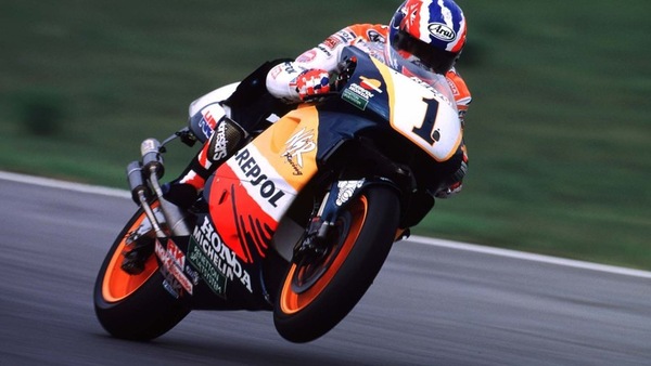 Il cannibale Doohan, il funambolo Schwantz e non solo: i 10 piloti più iconici degli anni '90