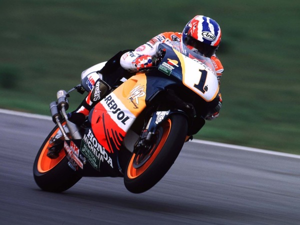 Il cannibale Doohan, il funambolo Schwantz e non solo: i 10 piloti più iconici degli anni '90