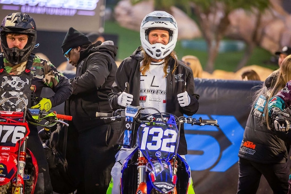 Supercross: Billy prova a entrare nella storia