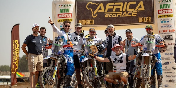 Nicola Dutto al traguardo della Africa Eco Race e vincitore dell’ultimo stage!