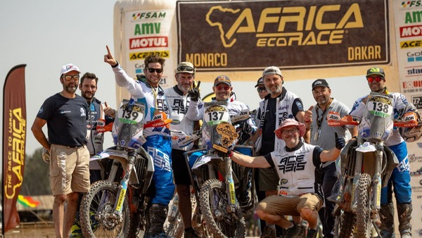 Nicola Dutto al traguardo della Africa Eco Race e vincitore dell’ultimo stage!