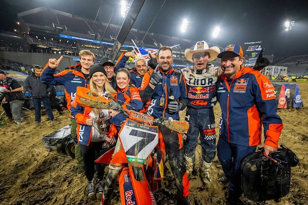 SX450: la notte magica di Aaron