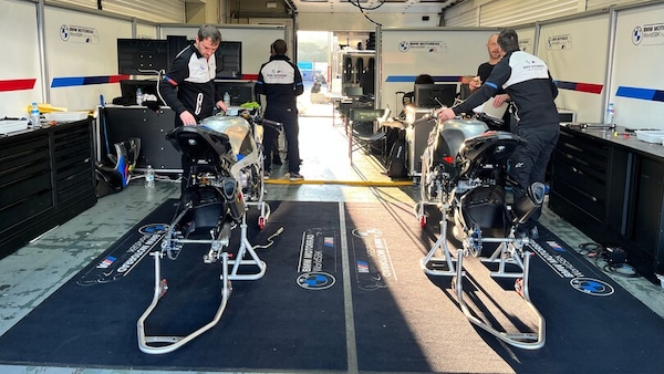 SBK test Jerez, BMW forza 6: il test team è pronto al debutto!