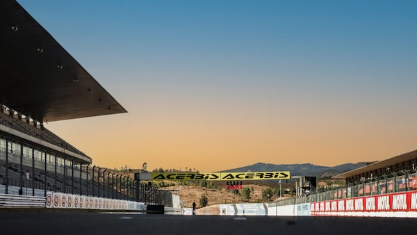 SBK 2024, a Portimao si corre al tramonto