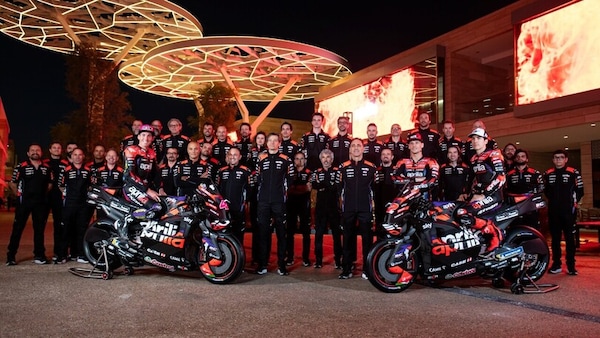 Full black: Aprilia parte all'assalto della MotoGP 2024 da Lusail