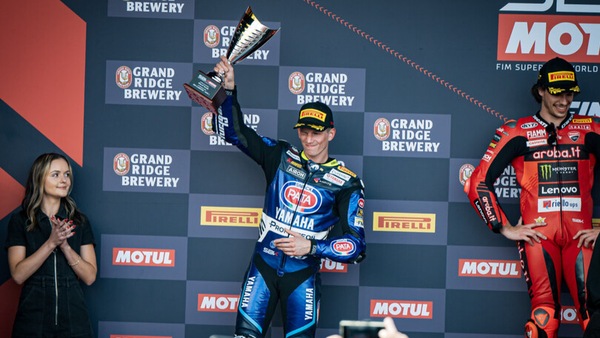 SBK Phillip Island, Locatelli: "Bella battaglia con Iannone ma volevo vincere"