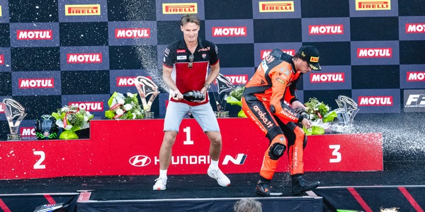 Chaz Davies: “Bulega ha un talento incredibile ma dategli tempo” ESCLUSIVA