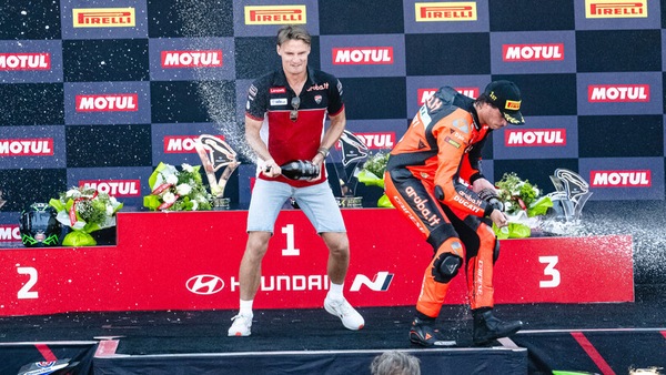 Chaz Davies: “Bulega ha un talento incredibile ma dategli tempo” ESCLUSIVA